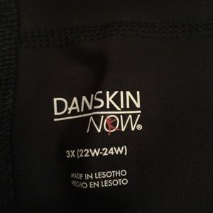 Danskin Now black workout Capri 3x